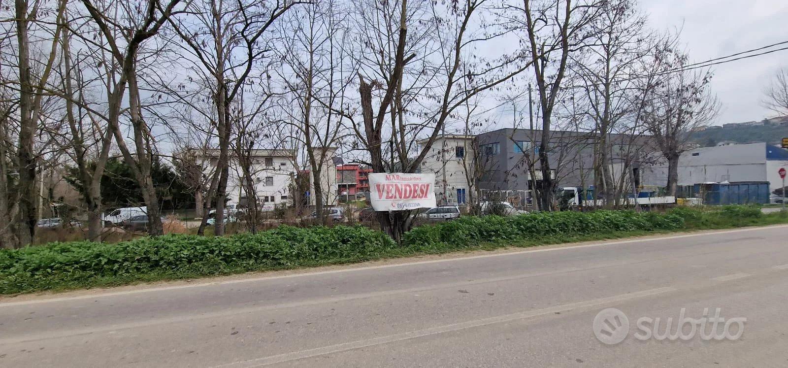 TERRENO PER PARCHEGGIO/PIAZZALE AUTO - Altro