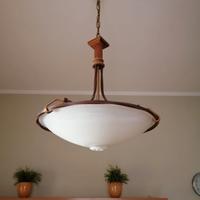 Lampadari in legno e vetro opaco