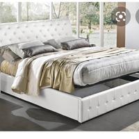 Mobili ancora in scatola