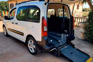 PEUGEOT PARTNER TRASPORTO DISABILI PIANALE RIBASSA