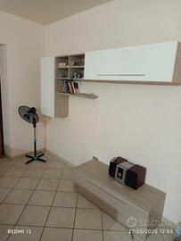 parete attrezzata più cucina 