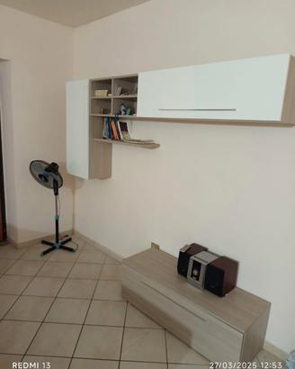 parete attrezzata più cucina 