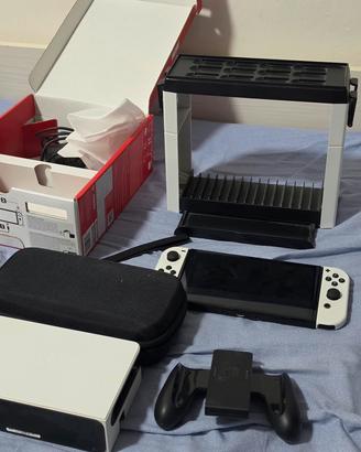 Nintendo Switch Oled con accessori