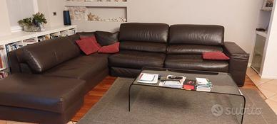 Elegante divano angolare in pelle testa di moro