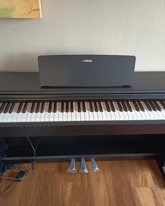 pianoforte Yamaha Arius 