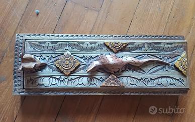 Scatola in legno intagliata da Bali