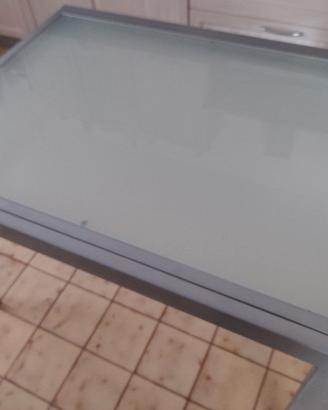 Tavolo moderno alluminio e vetro temperato