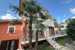 Villa bifamiliare Contigliano