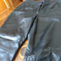 pantaloni in pelle nera