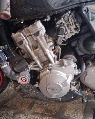 motore e doppio scarico hornet 600 2002