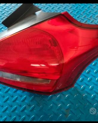 faro posteriore focus