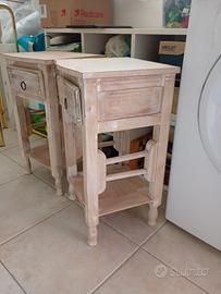 2 comodini in legno