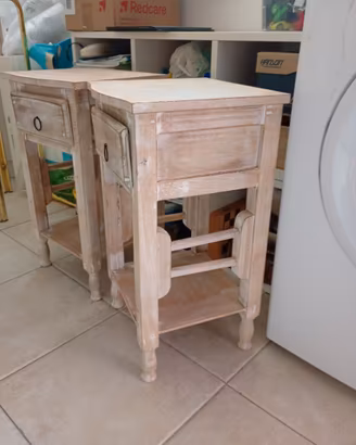2 comodini in legno