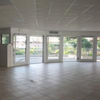 Locale commerciale di 400mq con canna fumaria