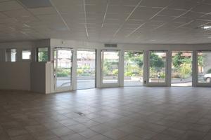 Locale commerciale di 400mq con canna fumaria