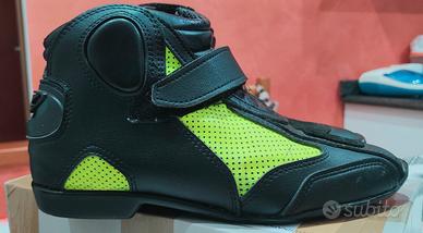 scarpe moto con protezioni 