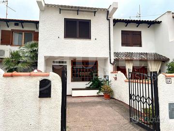 Villa a schiera Latina [Cod. rif 3164062VRG]