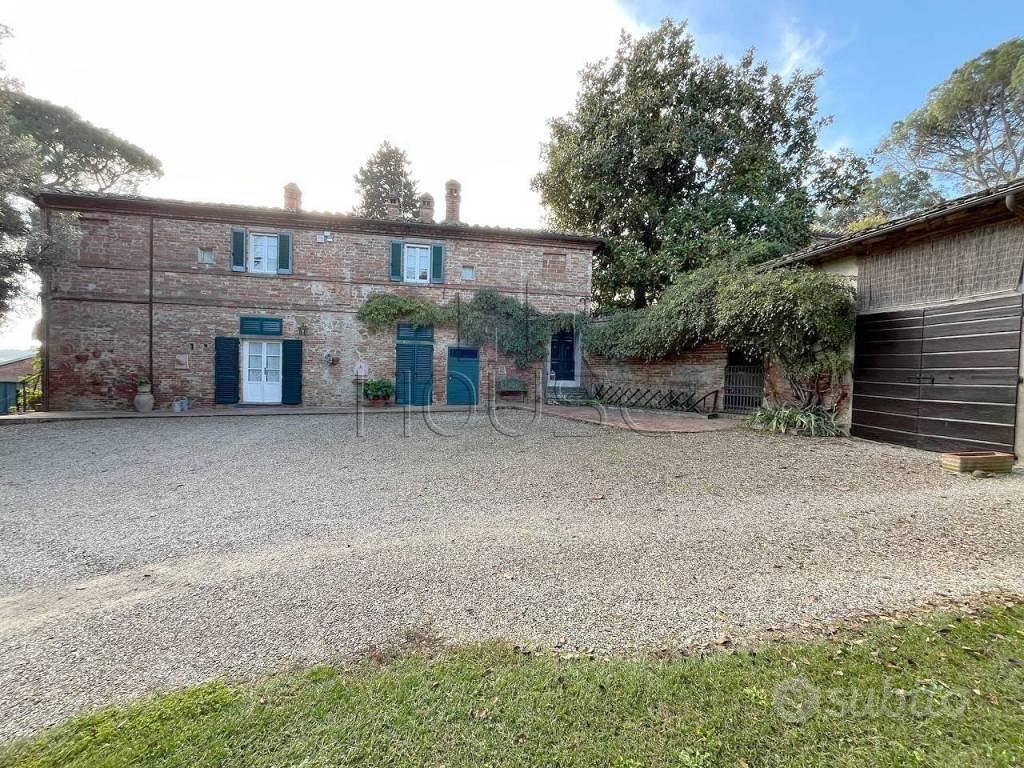 Rustico / Casale di 326 m² con più di 5 locali e b - Vista 4