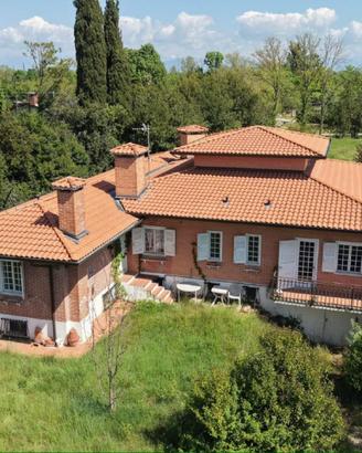 VILLA SINGOLA CIRCONDATA DAL VERDE