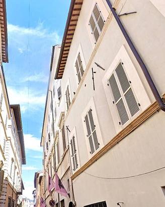 Appartamento di 150 m² con 4 locali a Foligno