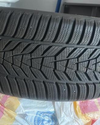 Gomme da neve Hankook 225/40R19