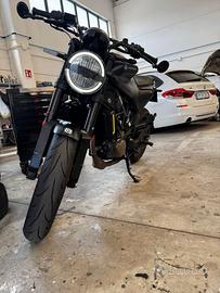 HUSQVARNA SVARTPILEN 125 ( KTM DUKE 125)