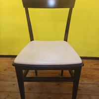 Sedie in legno robuste e con seduta comoda