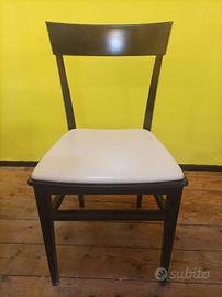 Sedie in legno robuste e con seduta comoda