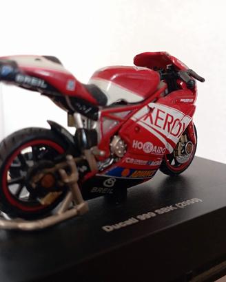 Modellino moto Ducati ,scala  1:43