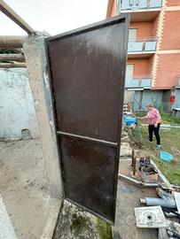 Porta in ferro per garage pollaio cantina