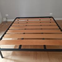 materasso matrimoniale + rete con  doghe in legno 