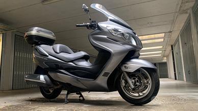 STUPENDO Suzuki Burgman 400 Accessoriato