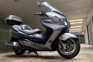 STUPENDO Suzuki Burgman 400 Accessoriato