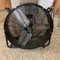 Ventilatore a tre pale da pavimento