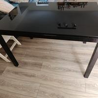 Tavolo in vetro