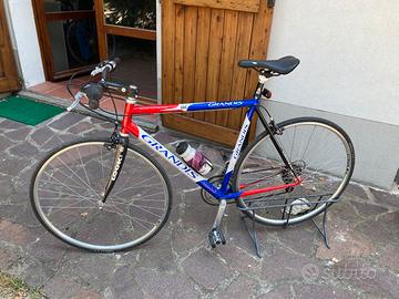 Bicicletta da corsa, telaio in alluminio