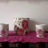 tris vasi in ceramica finemente decorati