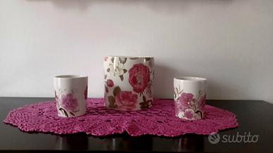 tris vasi in ceramica finemente decorati