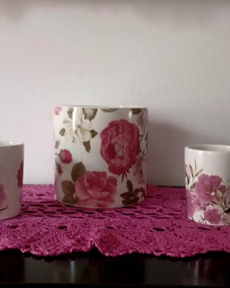 tris vasi in ceramica finemente decorati