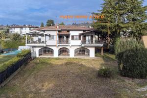 PORZIONE DI TRIFAMILIARE A PADENGHE SUL GARDA