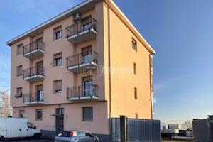 AMPIO 3 LOCALI GIARDINO ESCLUSIVO