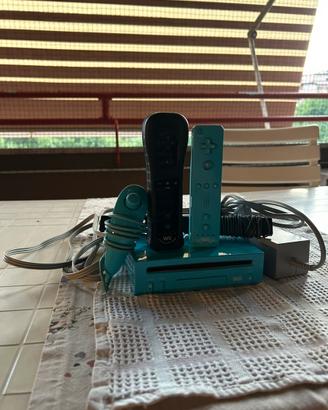 Nintendo Wii Azzurra + 2 Wii Remote + 1 Nunchuk