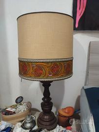 lampade vecchi in legno e tela 