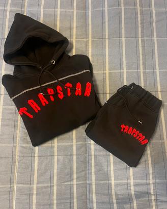 tuta trapstar nera e rossa
