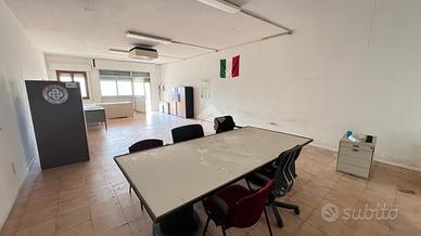 NEGOZIO A CAPENA