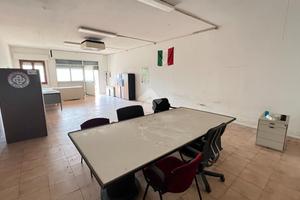 NEGOZIO A CAPENA