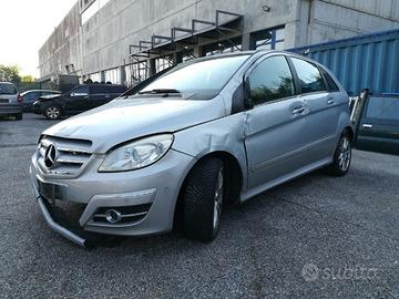 Proiettore sinistro MERCEDES CLASSE B 180 del '10