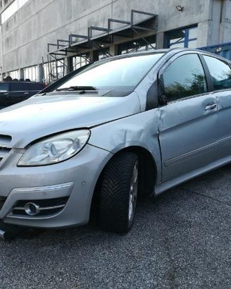 Proiettore sinistro MERCEDES CLASSE B 180 del '10