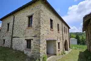 Un Gioiello di Pietra: Casale tipico pronto da abi