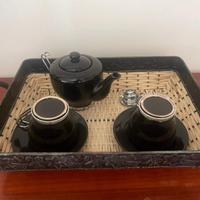 Servizio da te’ su vassoio in vimini